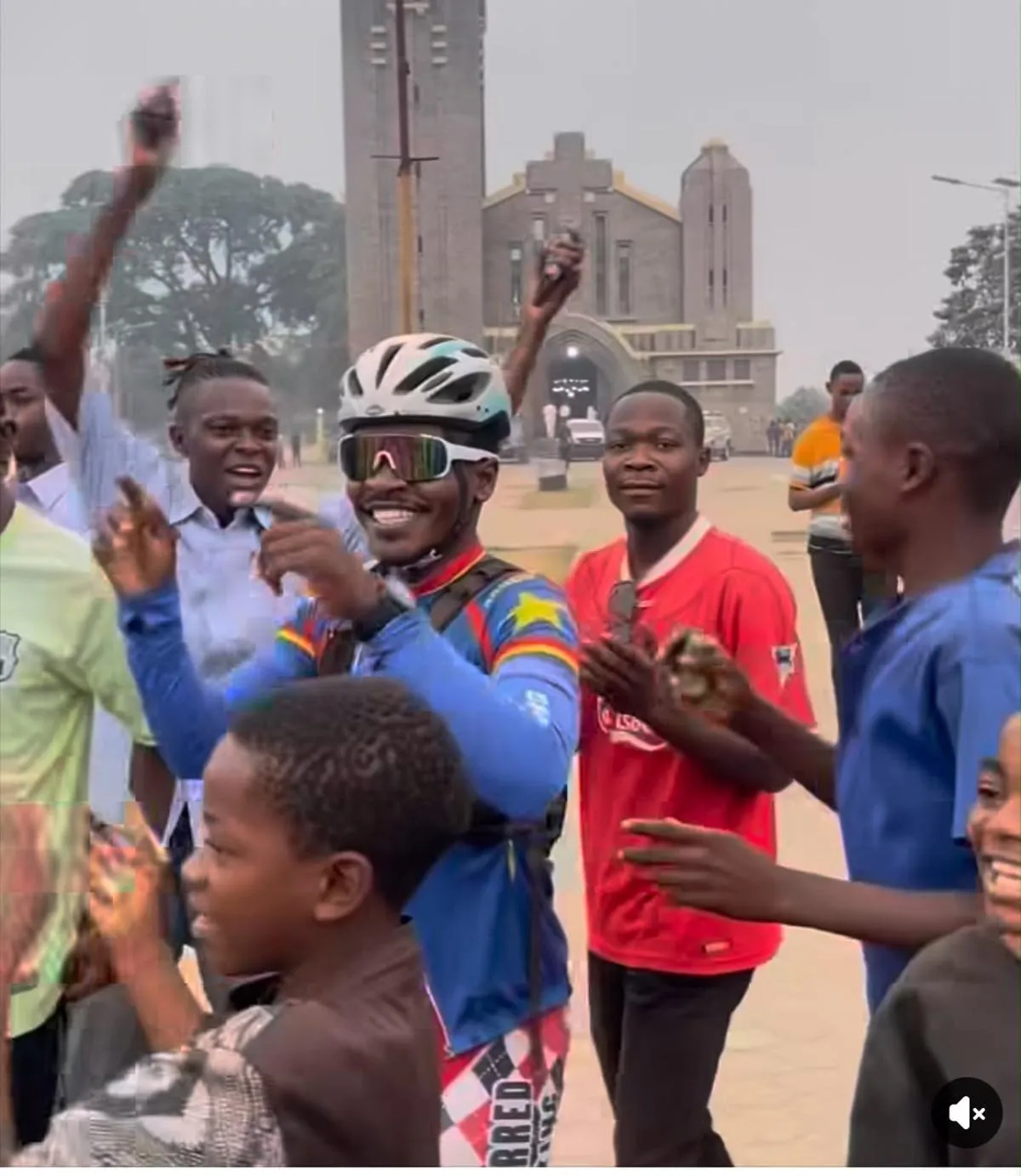 Pedals for Peace : un cycliste congolais en route vers Kananga pour la paix