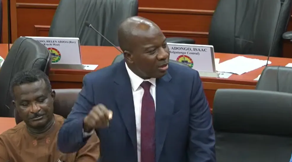 Majorité ghanéenne exige le retour de l’ex-ministre des Finances Ken Ofori-Atta