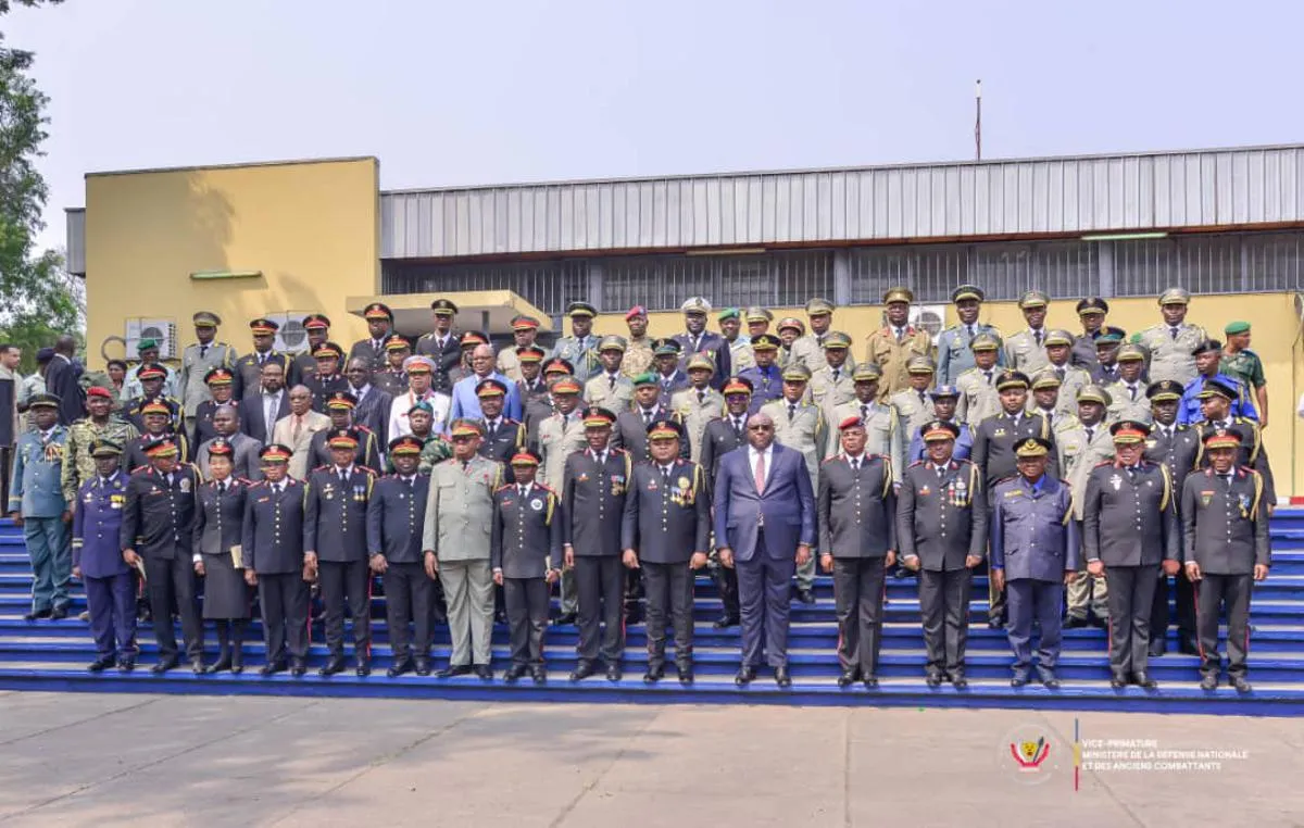 Remise des brevets à l'École de Guerre de Kinshasa