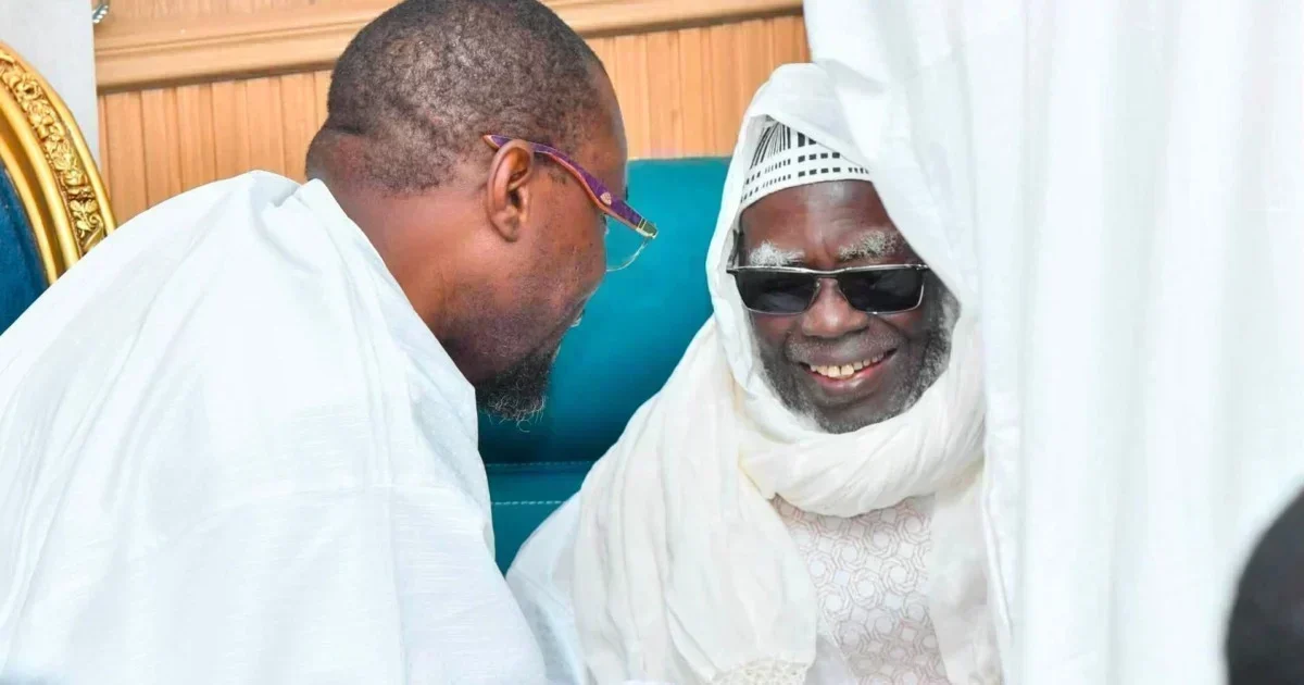 Sonko à Touba : l’appel à l’unité qui émeut la hiérarchie mouride