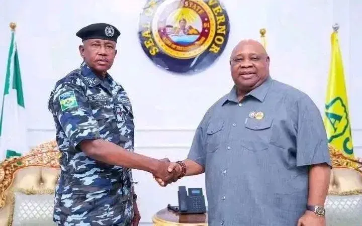 Le gouverneur de l'État d'Osun exige une réforme de la police pour restaurer la confiance publique