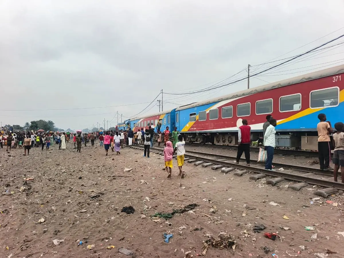 Le train urbain de Kinshasa séduit les habitants de la Tshangu mais peine à répondre à la forte demande
