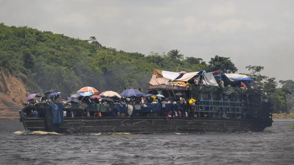 La RDC déploie un nouveau dispositif de surveillance sanitaire sur le fleuve Congo pour endiguer Ebola