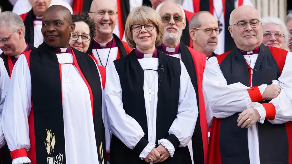 Visite de Sarah Mullally au Cameroun : les positions progressistes de l'Église anglicane face aux traditions locales