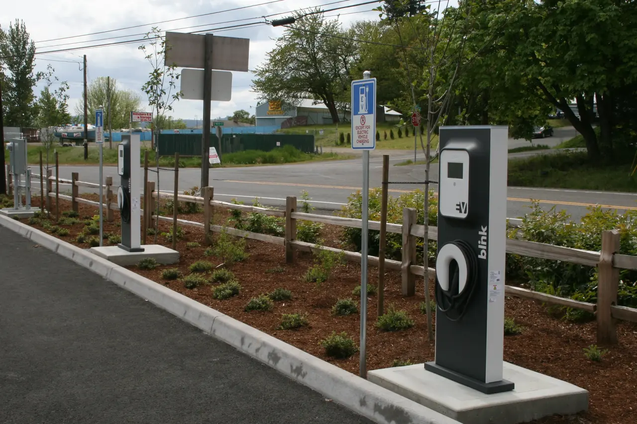 La cybersécurité des bornes de recharge électrique reste une faille majeure pour les réseaux