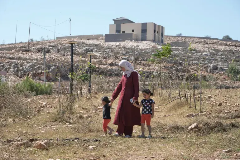 Les nouveaux barrages israéliens à Qusra asphyxient les familles palestiniennes sous blocus militaire