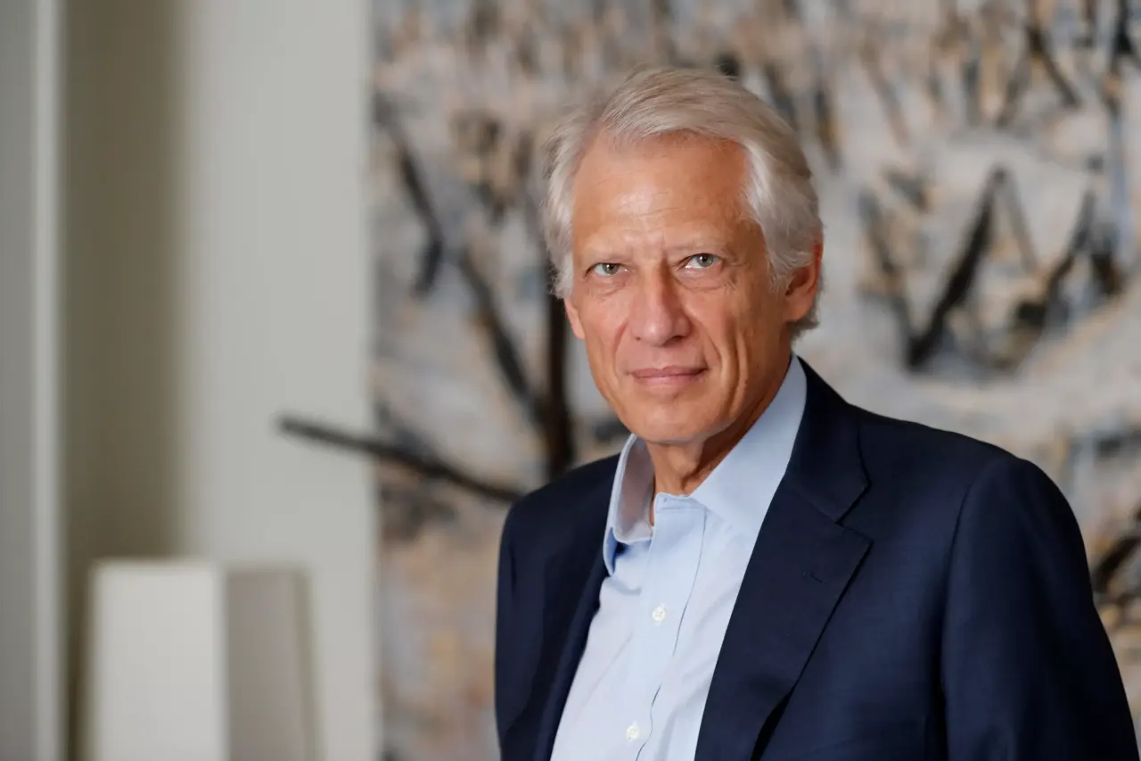 Dominique de Villepin officialise ses intentions présidentielles et critique la stratégie migratoire d'Édouard Philippe