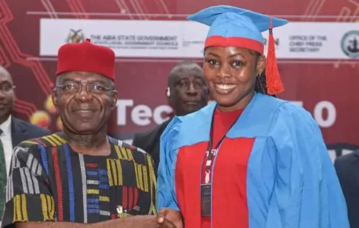 Abia : le gouverneur Alex Otti lève partiellement le gel des recrutements pour intégrer des talents du numérique