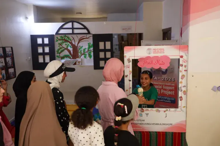 À Gaza, des séances de cinéma offrent un répit psychologique aux jeunes filles déplacées