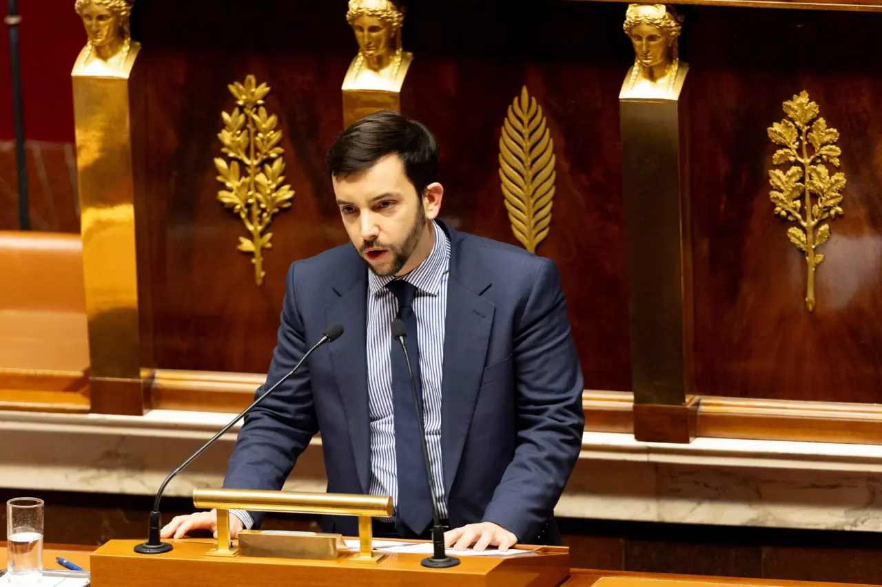 Le Rassemblement national confirme son projet d'amender le port du voile dans l'espace public français