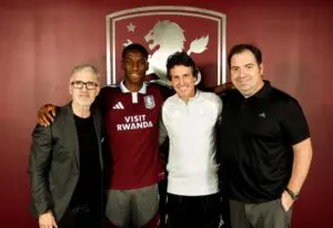 Nicolas Jackson quitte Chelsea pour Aston Villa : un transfert à 75 millions d’euros qui redessine le football africain