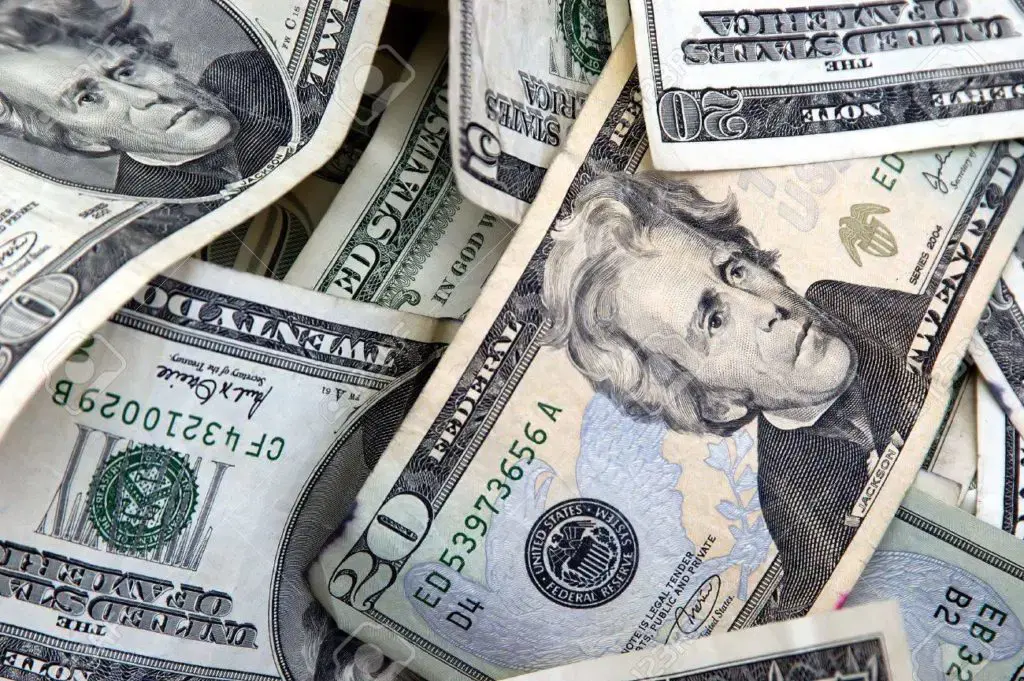 Le naira se stabilise face au dollar à 1 347 N pour 1 USD : quel impact sur les ménages et les entreprises ?