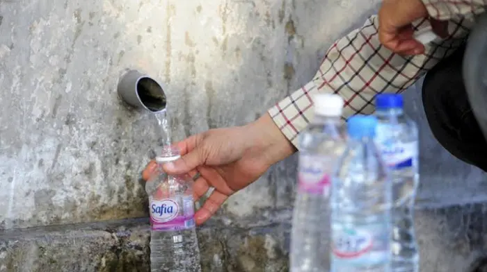 La Tunisie face à une pénurie prolongée d'eau en bouteille sur fond de crise industrielle et logistique