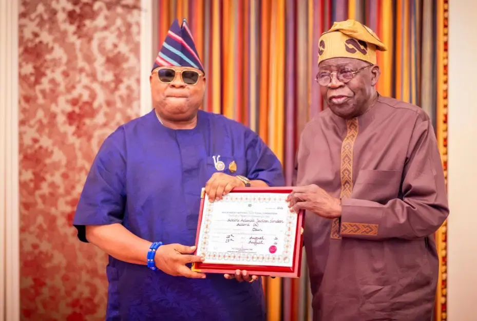 Adeleke’s soutien à Tinubu après sa réélection en Osun : un coup dur pour l’opposition en vue de 2027