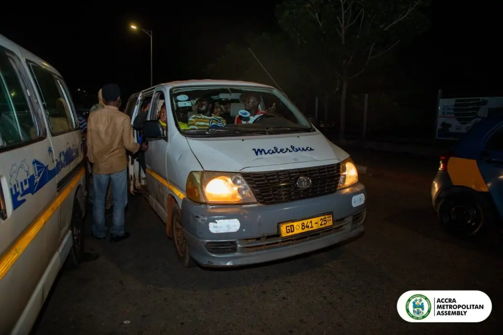 Six opérateurs de transport à Accra arrêtés pour surfacturation dans le quartier des affaires