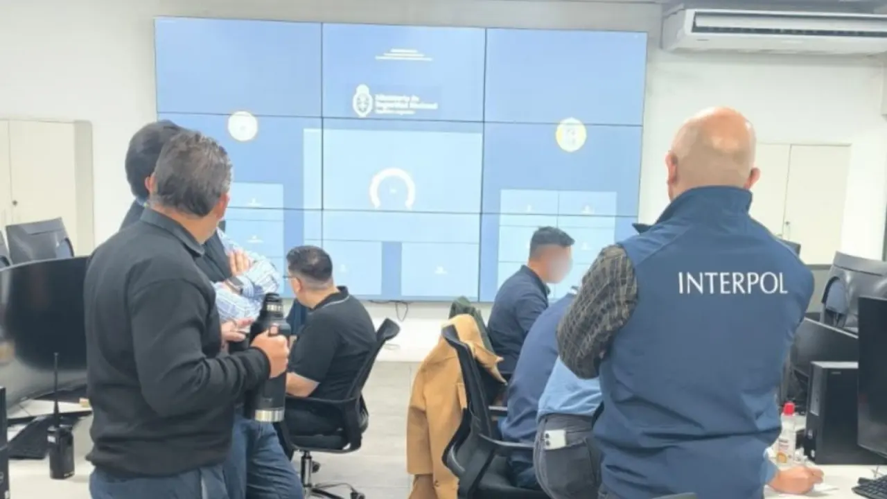 Interpol démantèle un réseau criminel transnational lié à Black Axe : 58 arrestations et 2,3 milliards d’euros saisis en Afrique du Sud