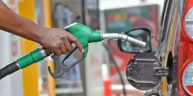 Nigeria : la volatilité des prix du carburant dépasse le seuil critique de 1 300 nairas le litre