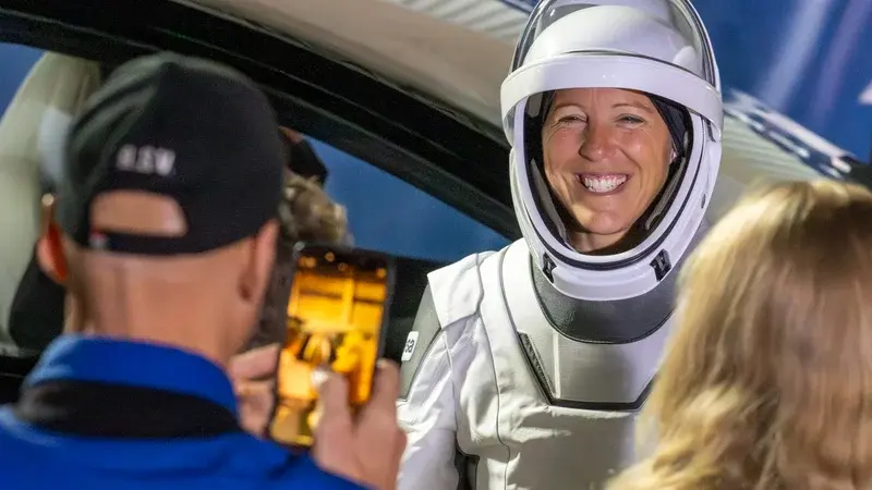 L'astronaute Sophie Adenot réussit une seconde sortie spatiale cruciale pour les communications de l'ISS