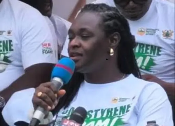 Le Ghana renforce son autorité environnementale avant l’interdiction du polystyrène : 3 000 recrutements et 46 nouveaux bureaux