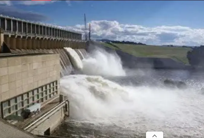 Le barrage de Bagré pourrait déverser ses eaux dès vendredi : quels risques pour le Burkina Faso ?