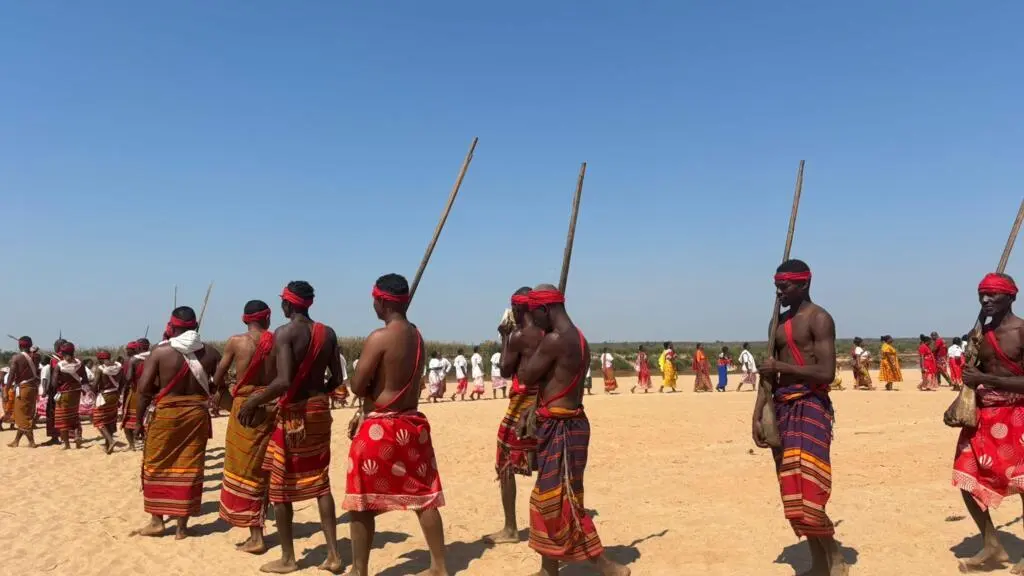 Le peuple Sakalava célèbre le retour historique du crâne du roi Toera lors du rituel Fitampoha