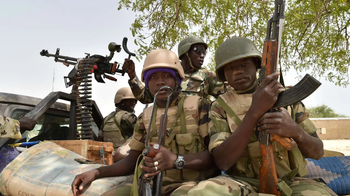 En août 2026, l'armée nigériane neutralise 324 terroristes et libère plus de 621 otages, marquant une hausse des opérations de sécurité