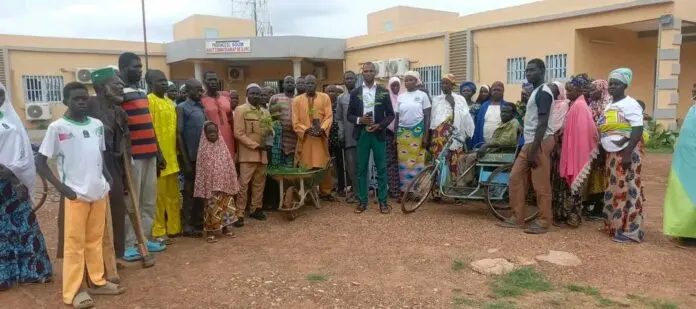 Handicap et écologie : des militants burkinabè plantent des arbres à Djibo