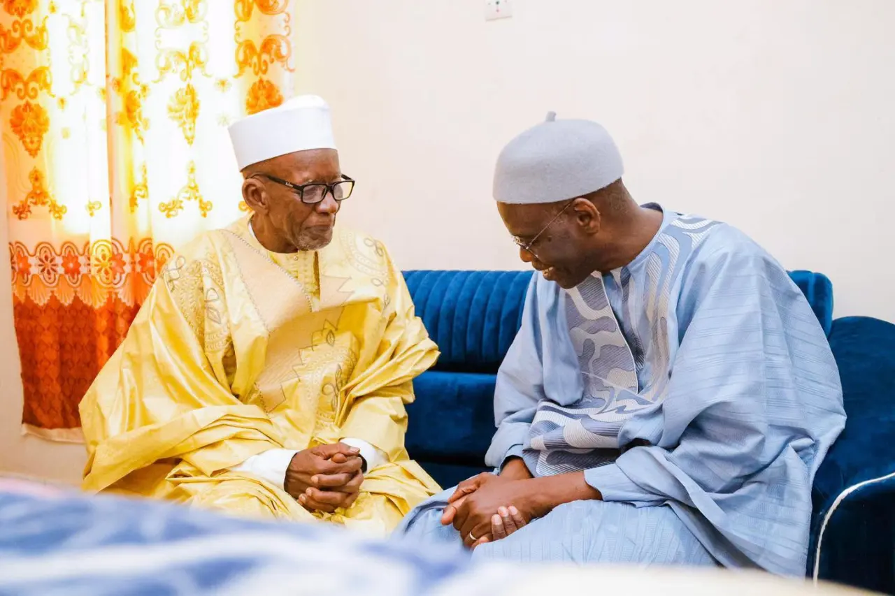 Le Premier ministre sénégalais en pèlerinage spirituel : une stratégie de cohésion nationale avant le Gamou 2026