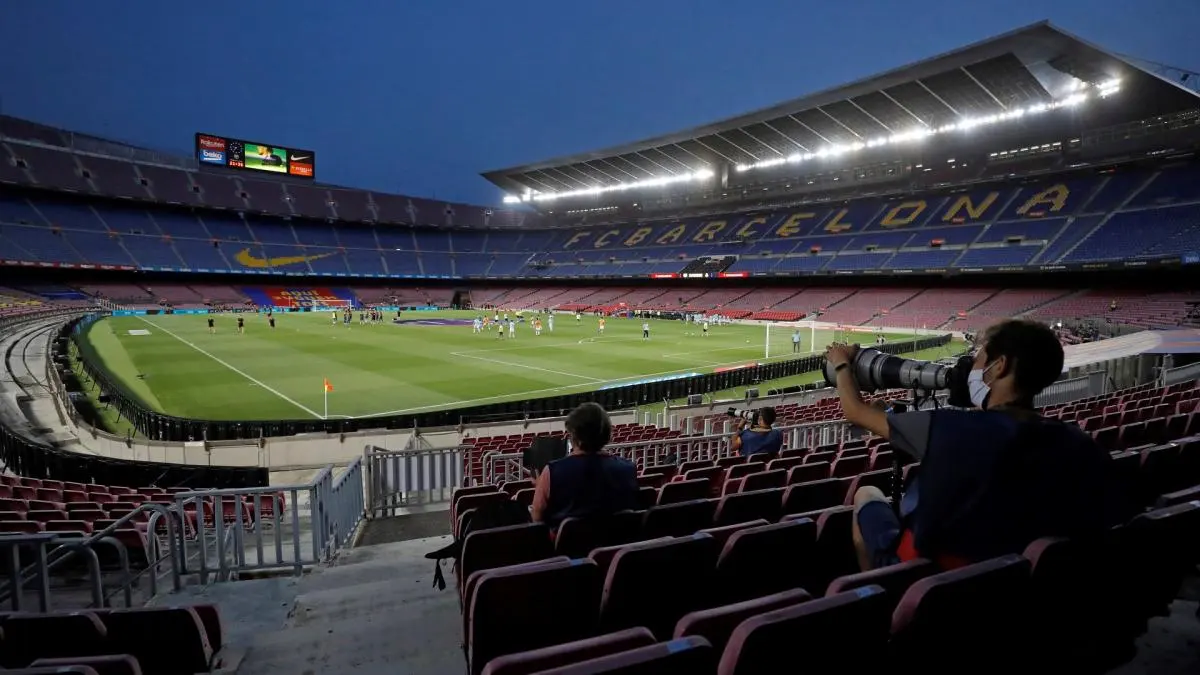 Le FC Barcelone face à un dilemme : hommage aux champions ou solidarité avec les supporters ?