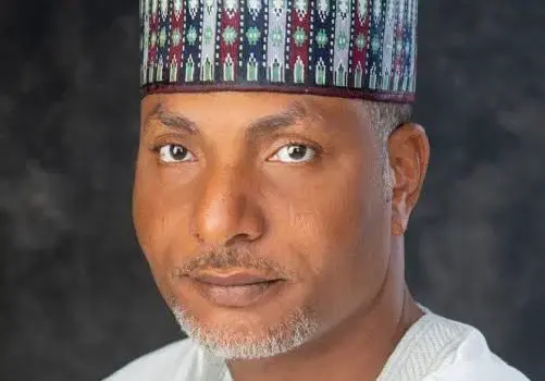 Le sénateur Mustapha quitte l'APC pour le PDP au Kwara : une fracture interne ou une stratégie politique ?