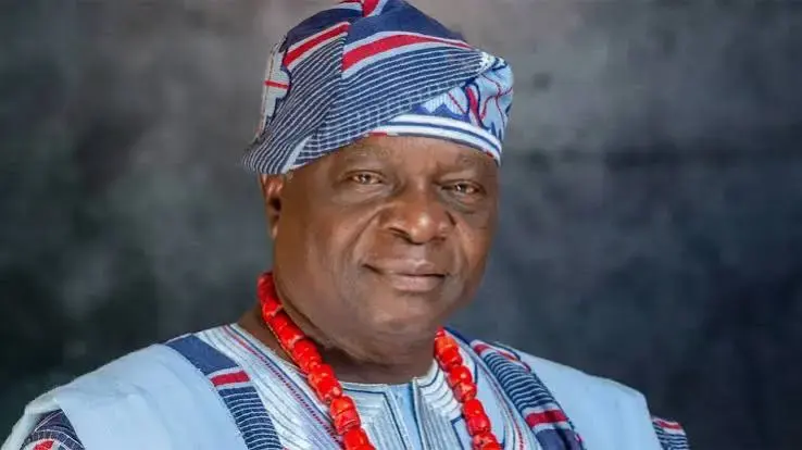 Osin Decides 2026 : Adeleke triomphe dans l'unité de vote d'Oyinlola, ancien gouverneur