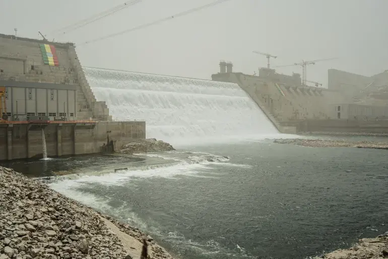 Nouveaux barrages sur le Nil Bleu : l'Égypte face au défi de son influence diplomatique