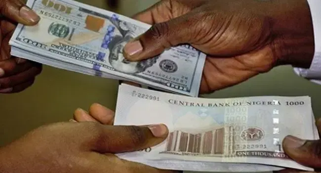 Le naira s’effondre à 1 405 nairas pour un dollar sur le marché parallèle nigérian
