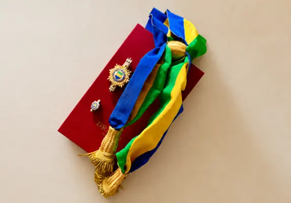 La question de l'équité dans les distinctions honorifiques au Gabon après la Transition