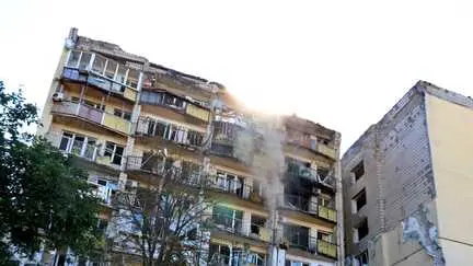 Kiev sous les bombes : deux morts et des blessés après des frappes russes nocturnes en Ukraine