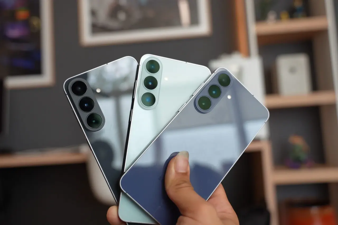 Le Samsung Galaxy S26 FE face au S26 : un positionnement tarifaire et technique complexe