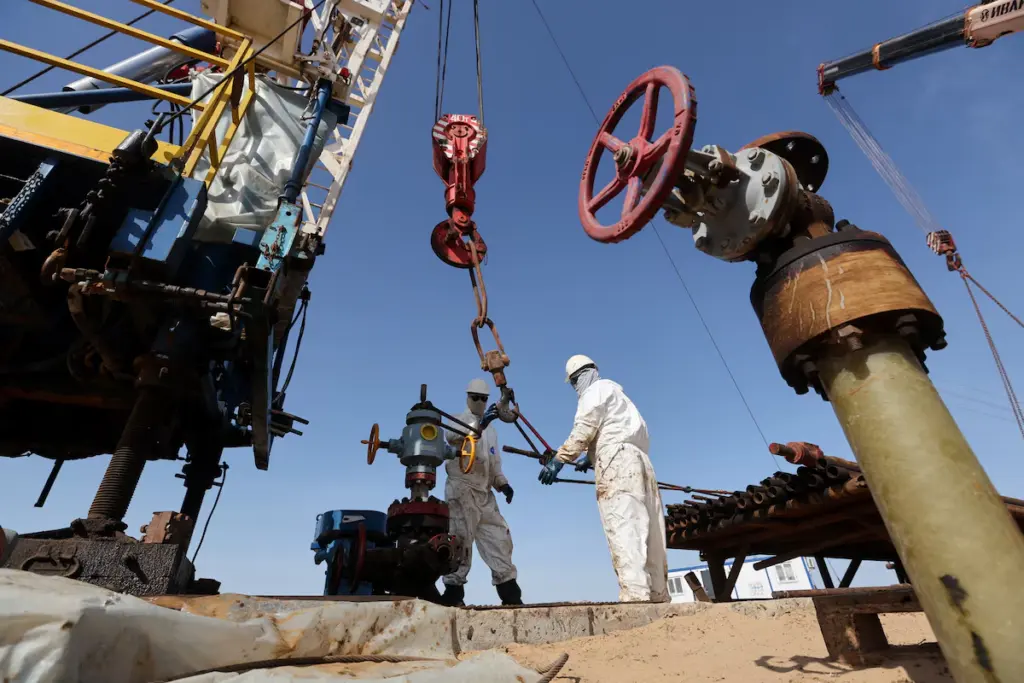 Pétrole : les tensions au Moyen-Orient dopent les prix malgré les incertitudes