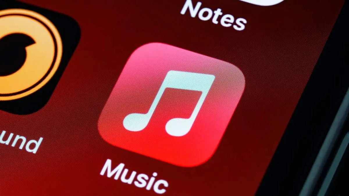 Apple Music s'apprête à généraliser l'étiquetage obligatoire des contenus musicaux générés par intelligence artificielle