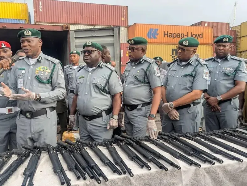 Découverte d'armes et de produits stupéfiants à Lagos : menace sécuritaire et sanitaire
