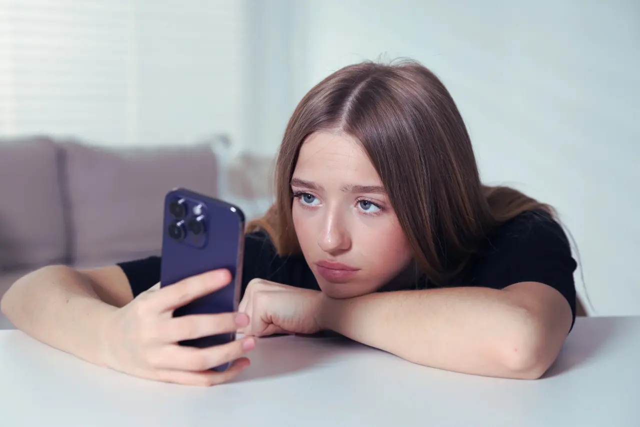 Meta encadre l'usage d'Instagram et Facebook pour les mineurs après un accord judiciaire majeur aux États-Unis