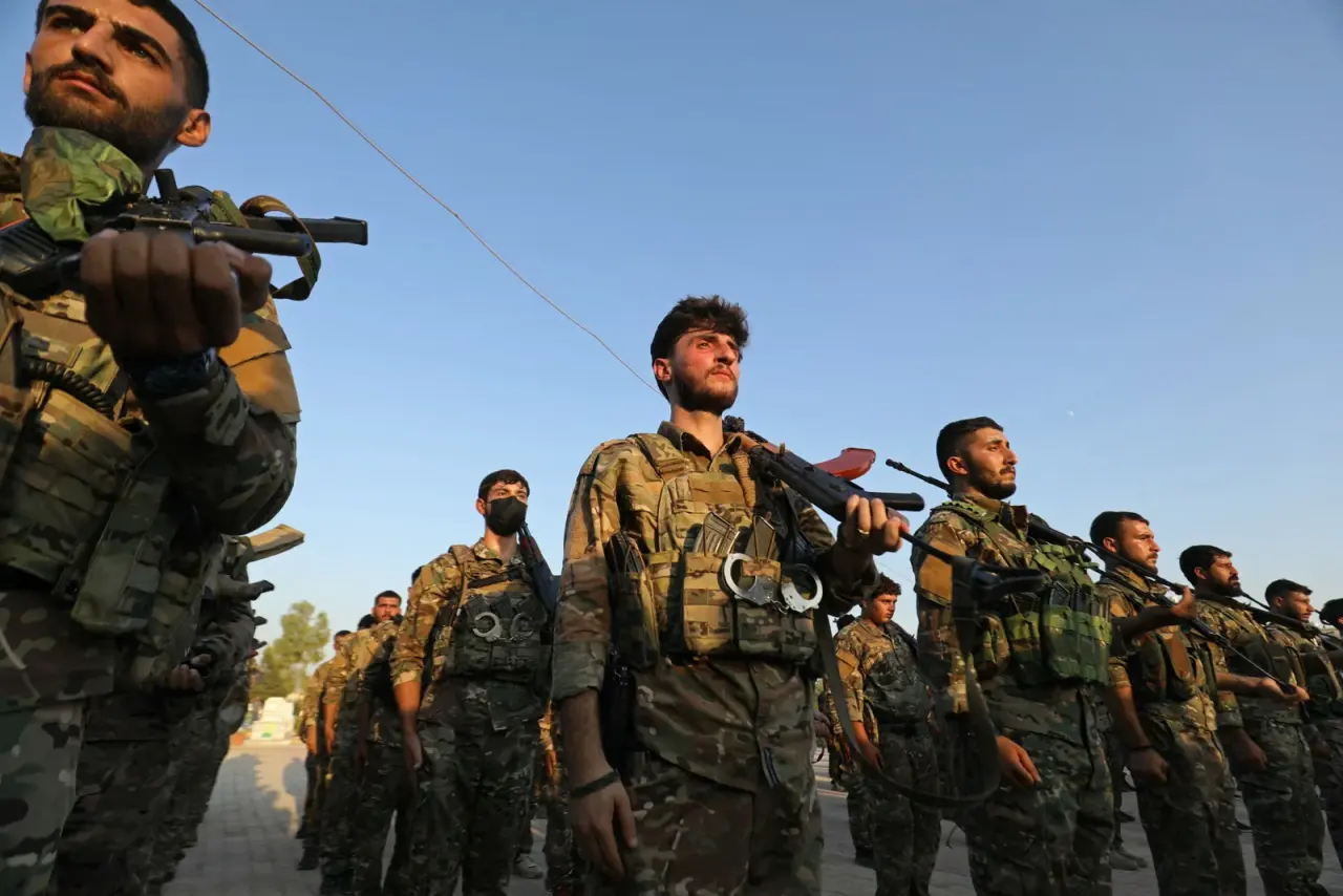Syrie : les Kurdes face au défi de l'intégration institutionnelle après la fin de l'autonomie