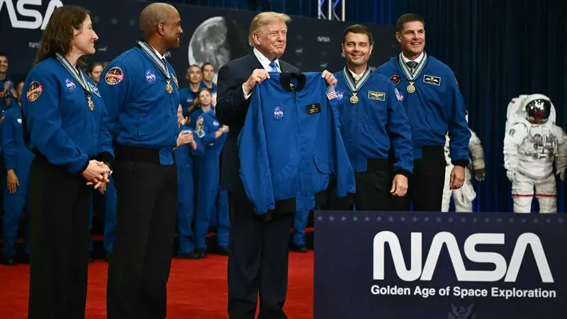 Donald Trump honore l’équipage d’Artémis II : une distinction historique pour une mission lunaire inédite