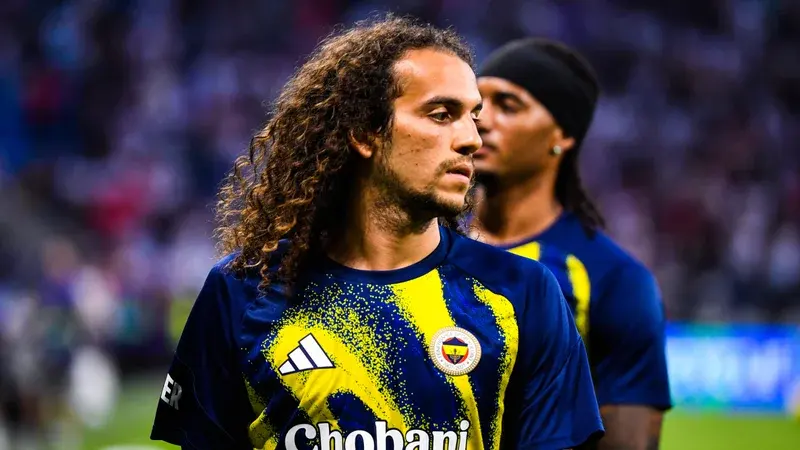 Mattéo Guendouzi risque une suspension après son geste provocateur envers les supporters de l'OL avant le barrage de Ligue des champions