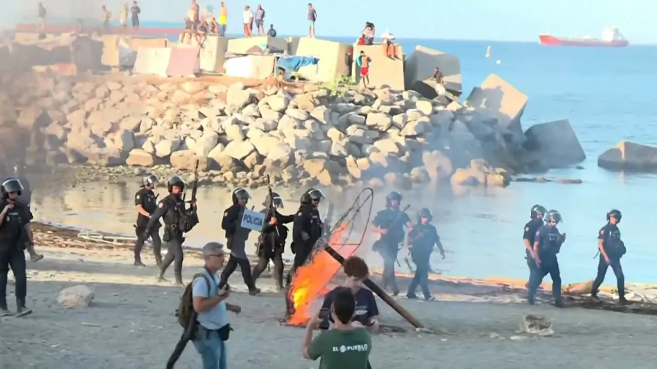 La montée des tensions sociales à Ceuta fragilise l'accès à l'aide humanitaire pour les migrants