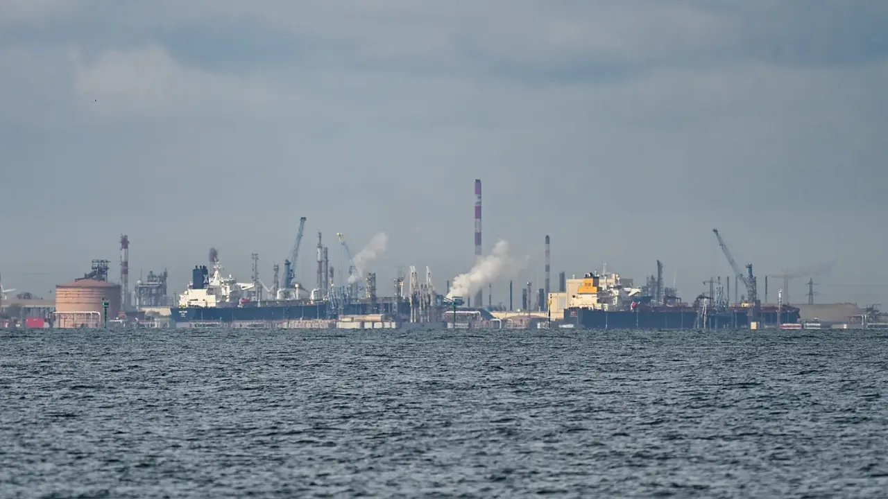 Guerre États-Unis-Iran et Fed : le pétrole flambe, les marchés tremblent sous la pression des taux