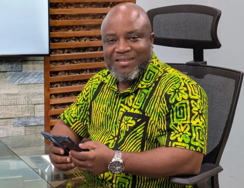 Gordon Asare‑Bediako se retire de la course au poste de directeur de la communication du NPP et soutient Dennis Aboagye