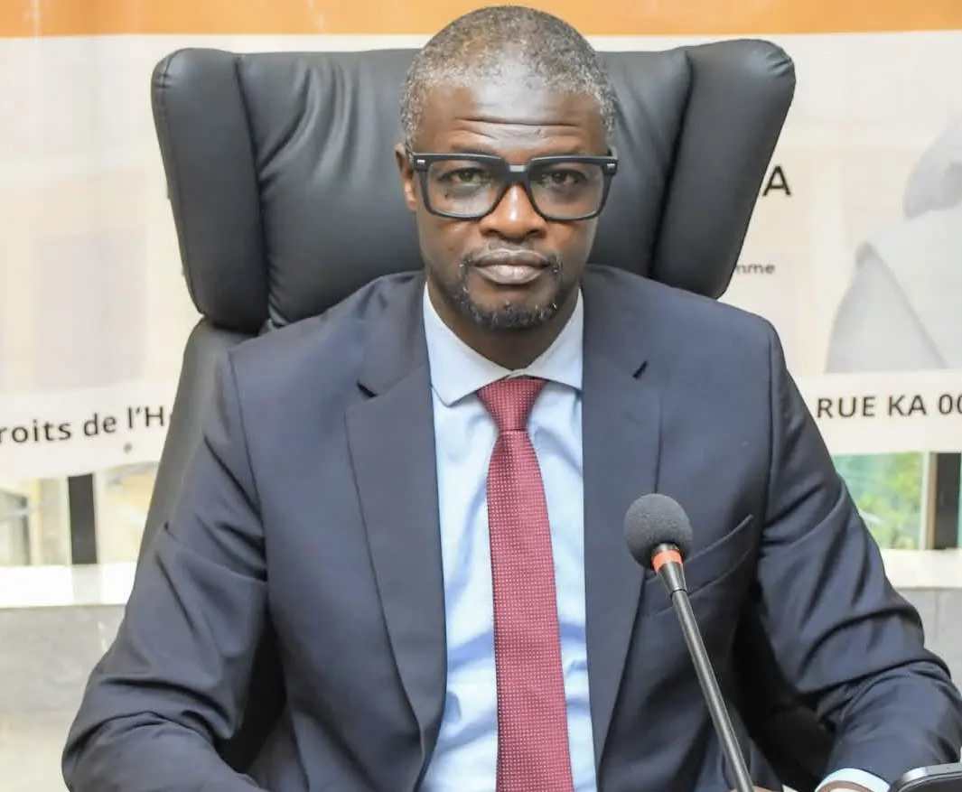 La Guinée révoque un haut magistrat pour échanges avec l’opposition : l’État justifie une décision controversée