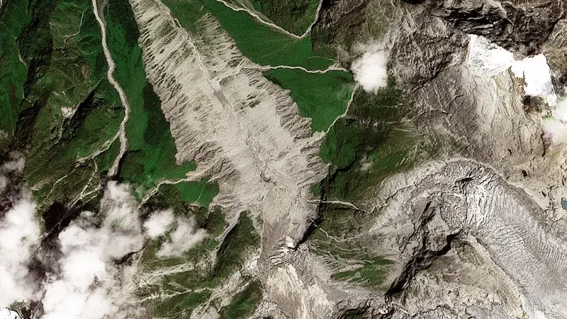 Le Népal, victime disproportionnée du changement climatique, alerte après une catastrophe himalayenne meurtrière