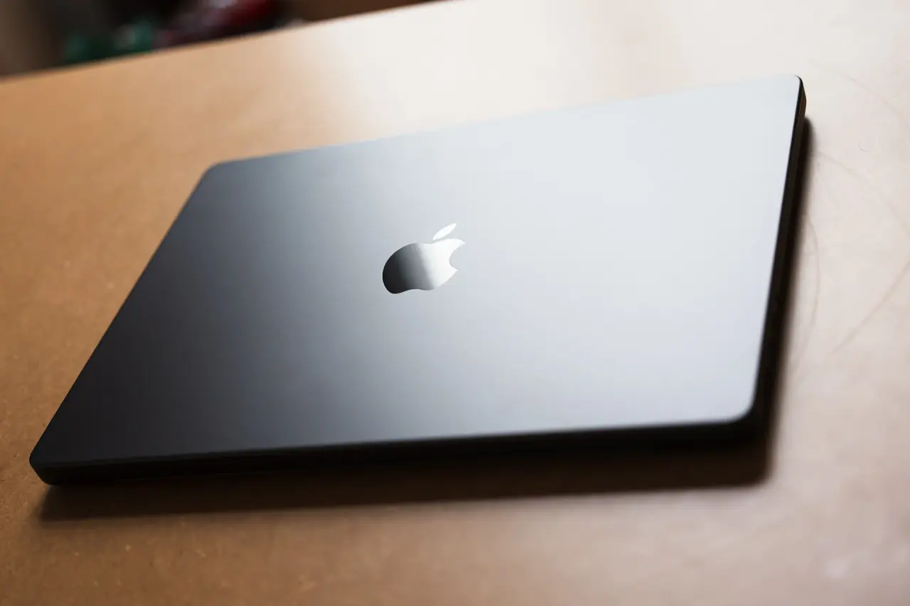 Apple prépare le lancement d'un MacBook Ultra doté d'un écran OLED tactile et d'une architecture inédite