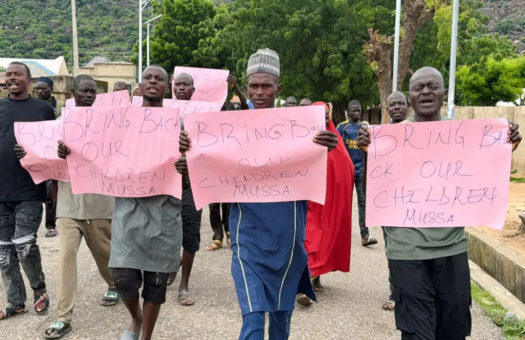 Près de 100 jours après l'enlèvement d'enfants dans le Borno, les familles exigent une intervention fédérale